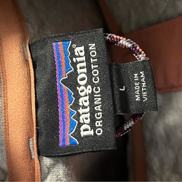 Patagonia Quilted Half Button up - Picture 2 of 3